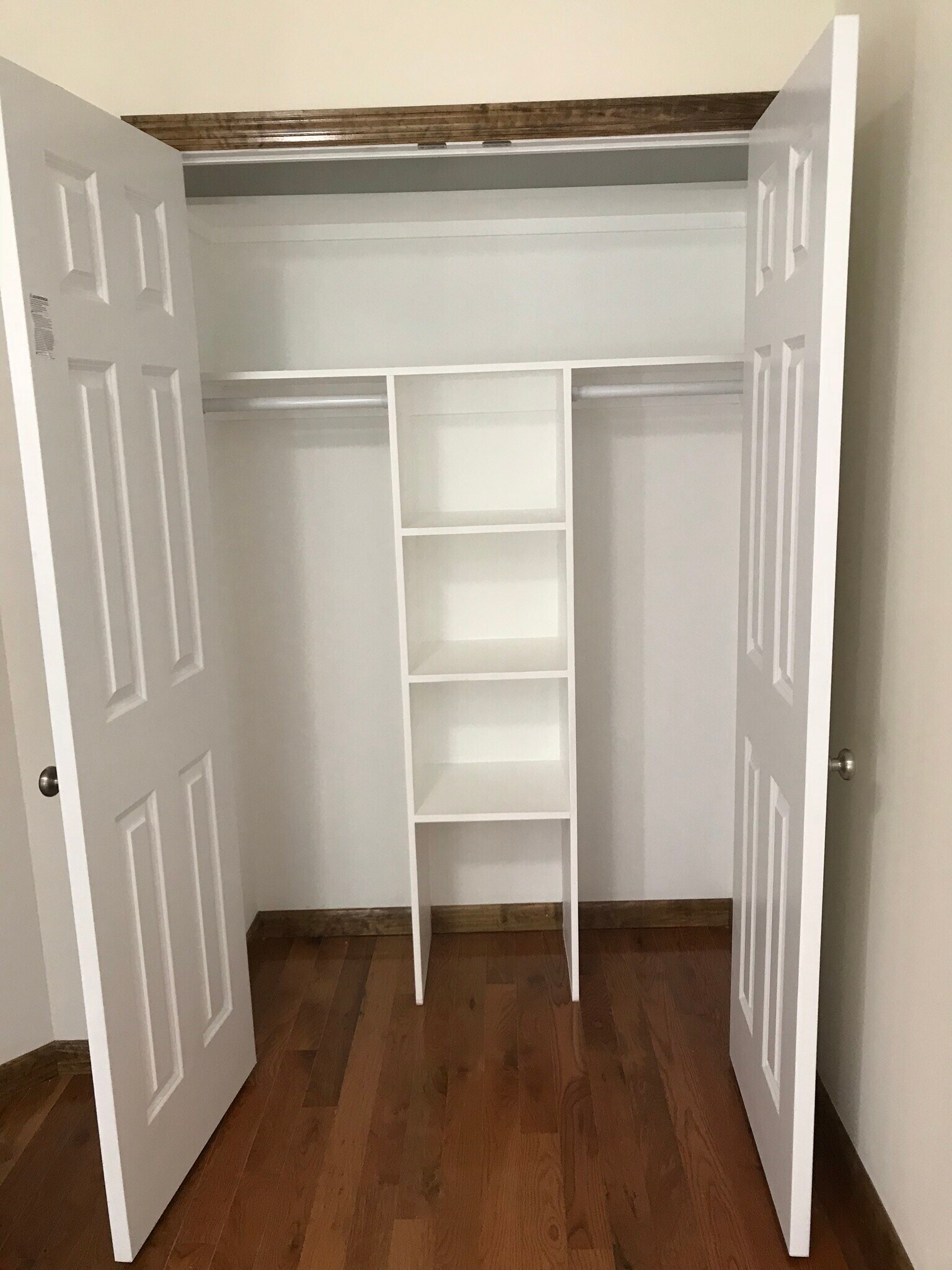 Building Photo - 405 W 263rd St