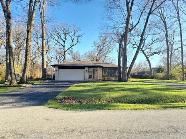 Building Photo - 2041 E Gaisor Dr