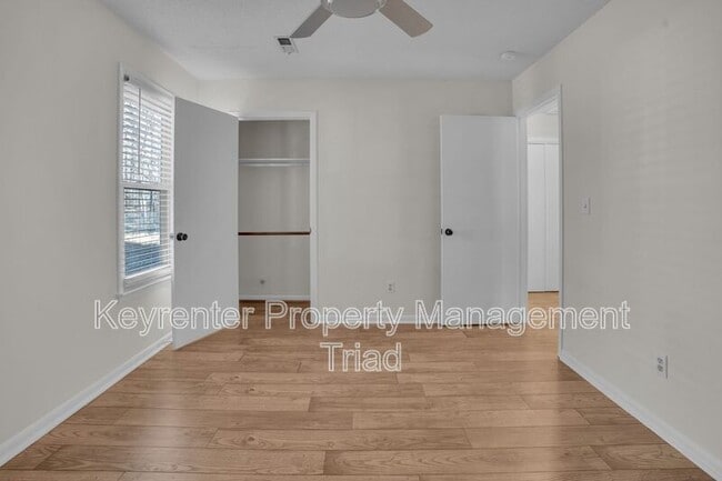 Building Photo - 5110 N Oaks Dr