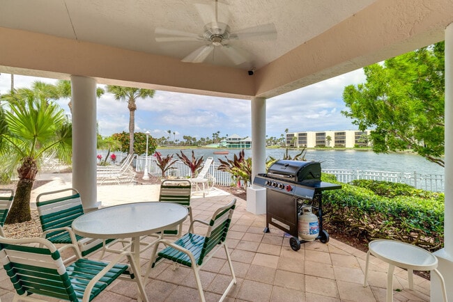 Building Photo - 5799 NE Island Cove Way