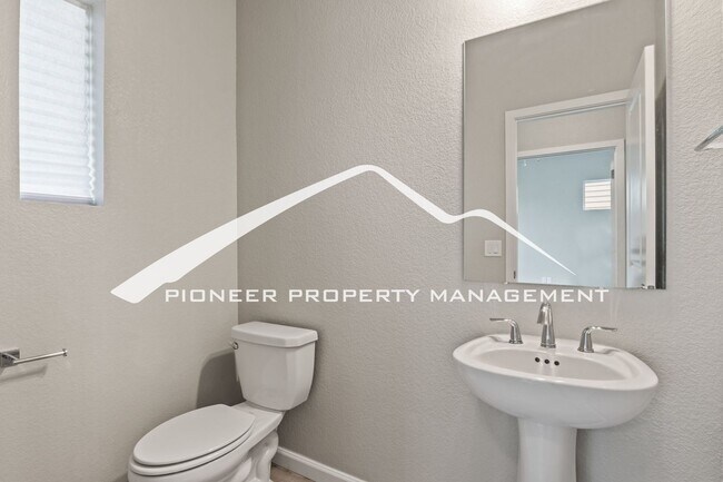 Building Photo - 4 bed, 3.5 bath home in Gold Hill Mesa with AC and 2 Car Garage