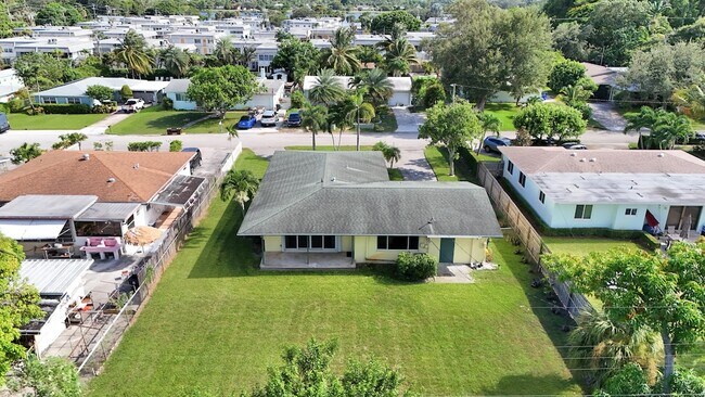 Building Photo - 2022 Collier Ave