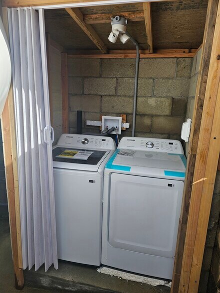 Private Laundry - 9565 Dale Ave