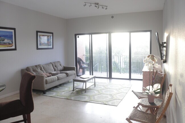 Building Photo - 1610 Presidential Way