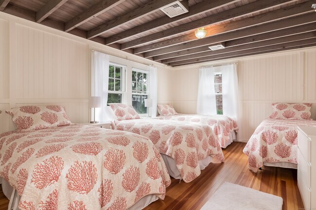 Building Photo - 15 Willard Ave