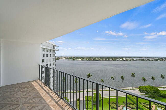 Building Photo - 1701 S Flagler Dr