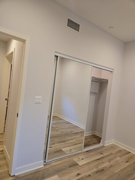 Building Photo - 1541 S Orange Grove Ave