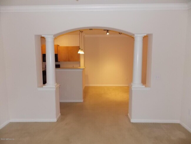 Building Photo - 1001 Monument Rd