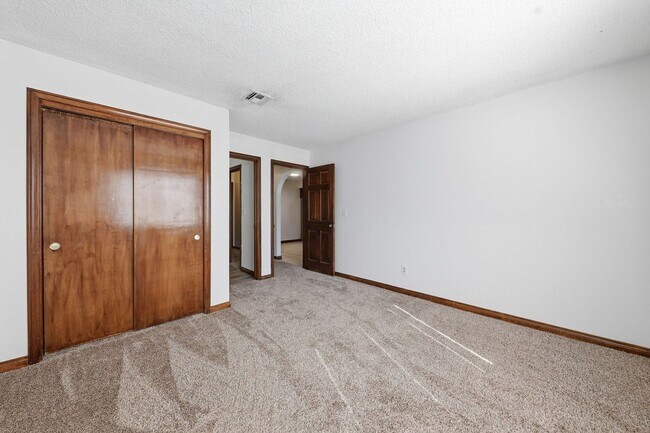 Building Photo - Beautifully Updated 2BR/2BA Downstairs Condo – Move-In Ready!