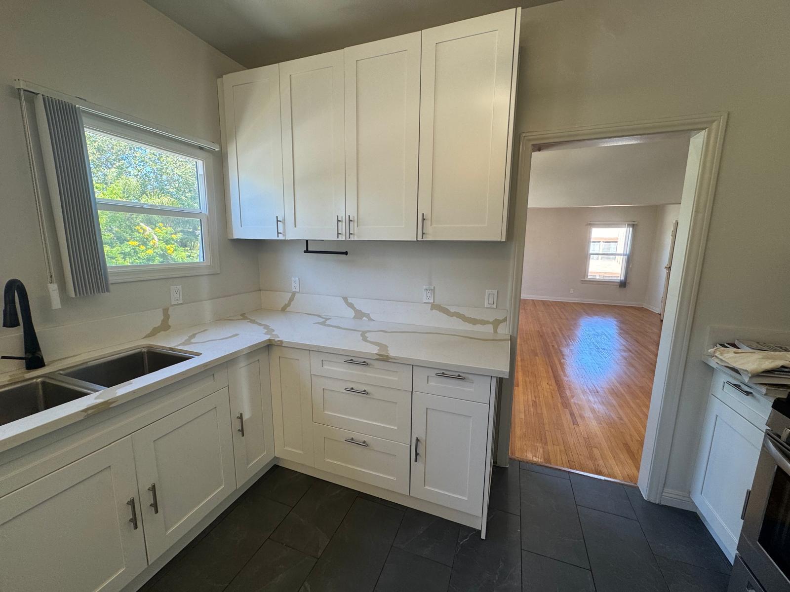 Building Photo - 467 N Orange Grove Ave