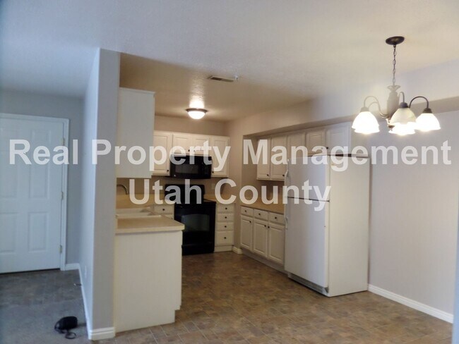 Building Photo - New Lower Price! Eagle Mountain Condo