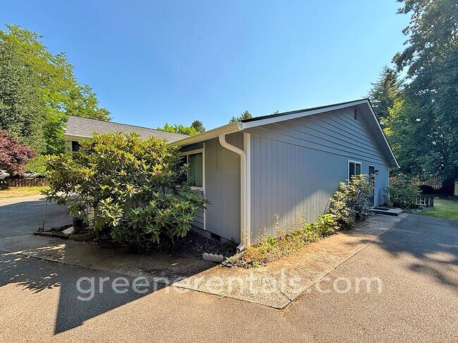 Building Photo - 7625 Trails End Dr SE