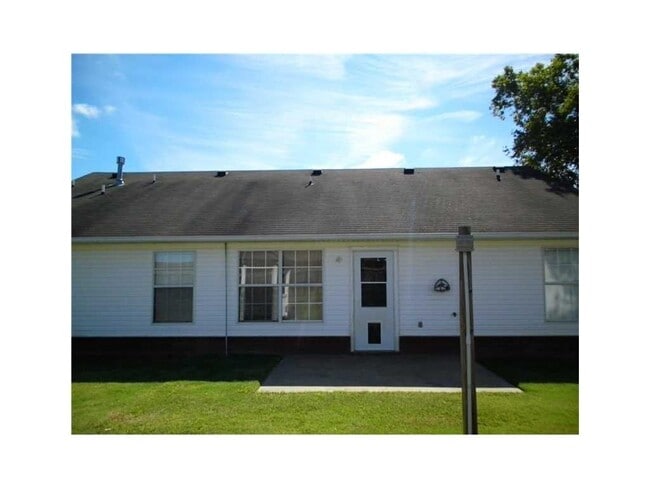 Building Photo - Nice 3 Bed 2 Bath House.  Yard Care Included.  Gas Heat & Hot Water