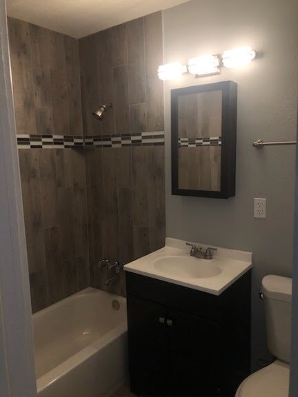 Building Photo - 7th St and Camelback Rd