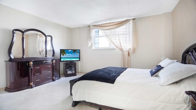 Building Photo - 4250 Galt Ocean Dr