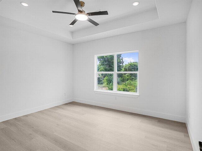 Building Photo - 4103 E Toliver St
