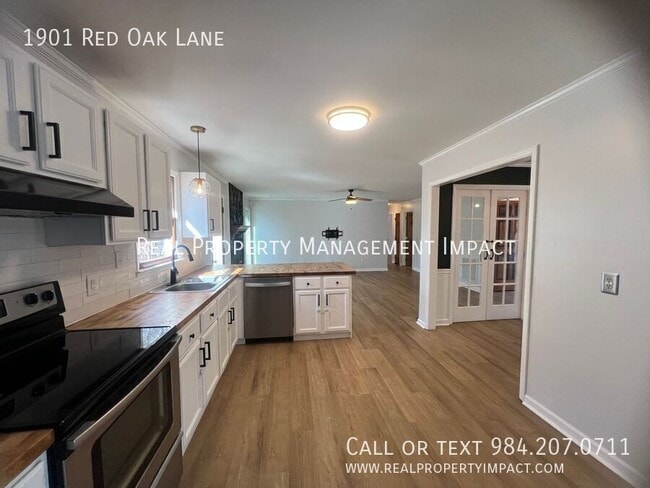 Building Photo - 1901 Red Oak Ln