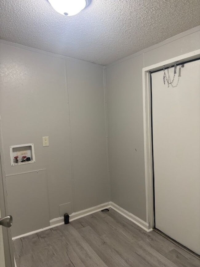Building Photo - Renovated 3 Bedroom 2 Bath Home for Rent o...