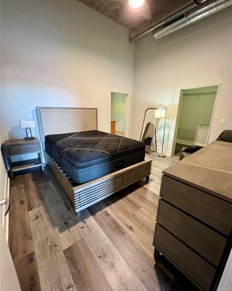 Building Photo - 4100 Forest Park Ave