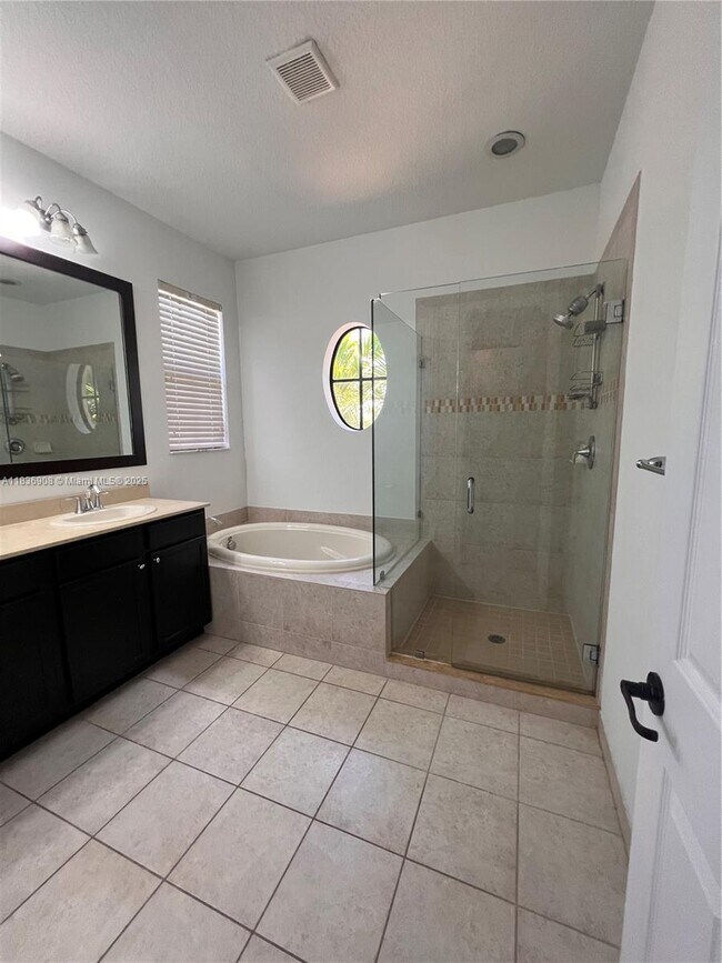 Building Photo - 8378 NW 39th Ct