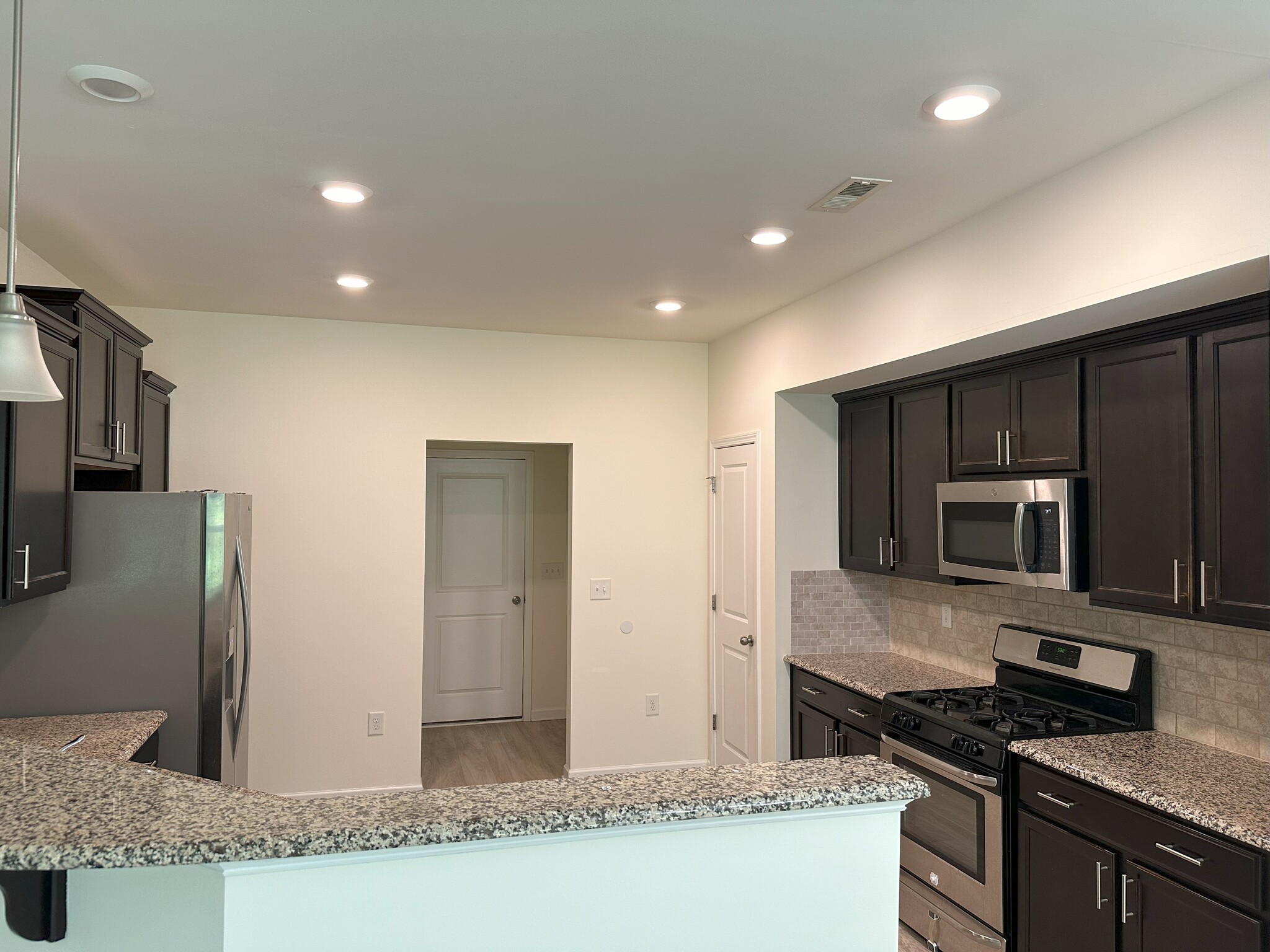Building Photo - 373 Durants Neck Ln