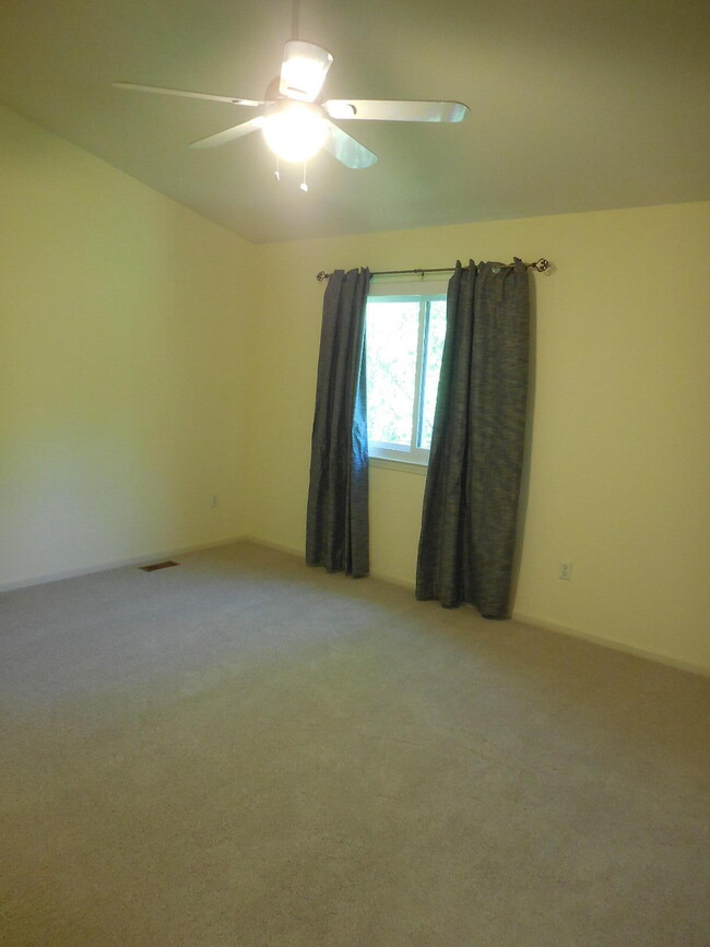 Building Photo - 3020 Gallinger Dr