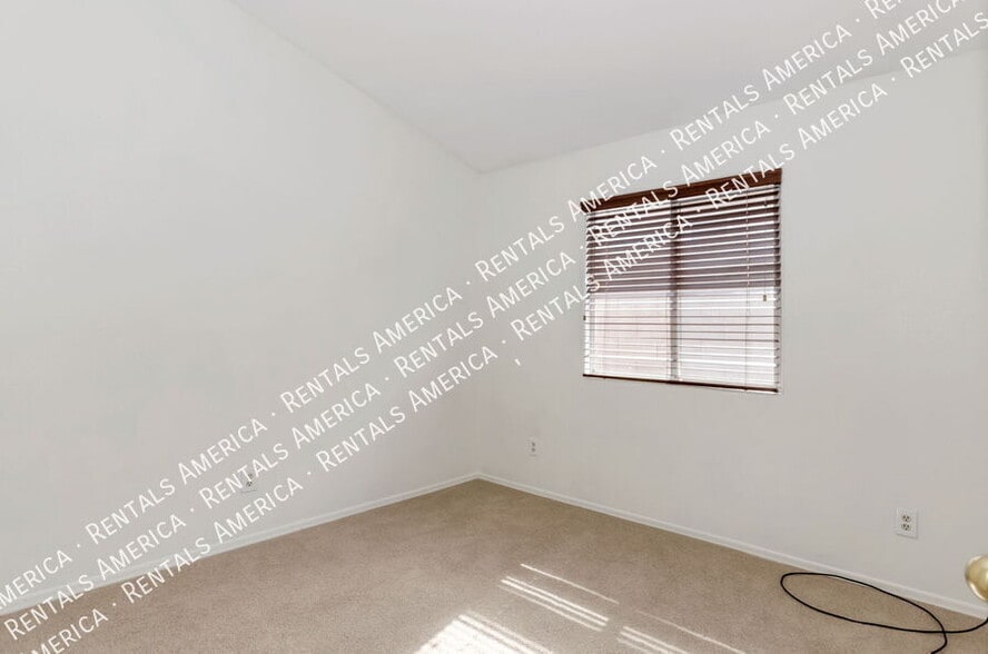 Building Photo - 1202 N Thunder Ridge Dr