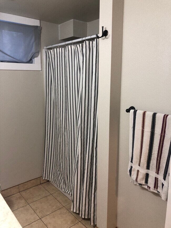 Bathroom - 3727 Dillon Ave