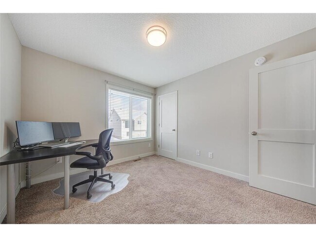 Building Photo - 1731 Riverside Dr