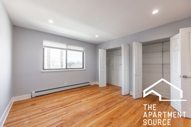 Building Photo - 6954 N Sheridan Rd