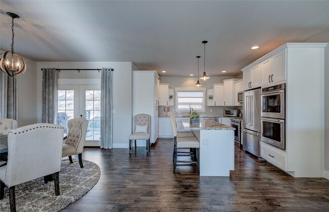 Building Photo - Beautiful 3+ bed, 3 bath home with 4 car garage, VIEWS, chef's kitchen and much more!