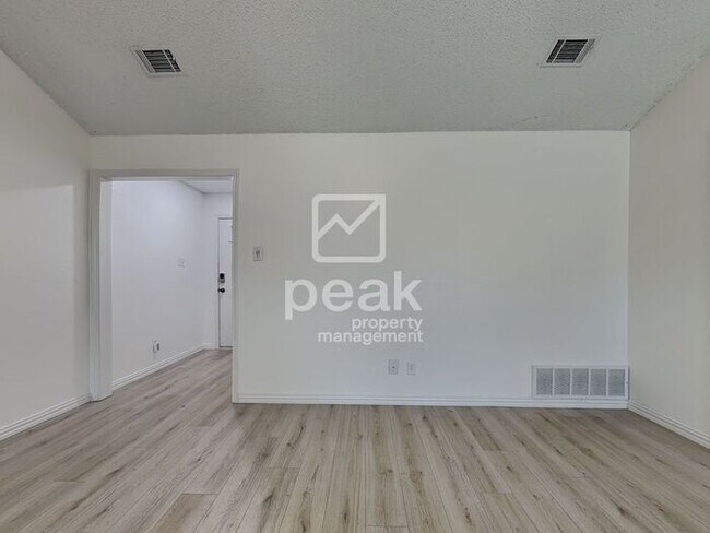 Building Photo - $2199! 3 Bed2 Bath in Watauga! Ready now! All appliances INCLUDED!