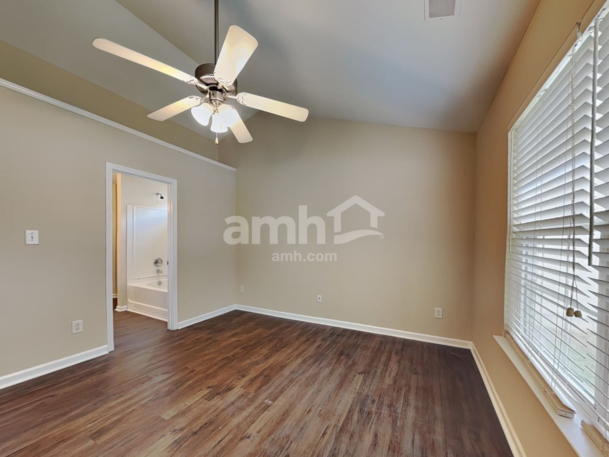 Building Photo - 714 W Parris Ave