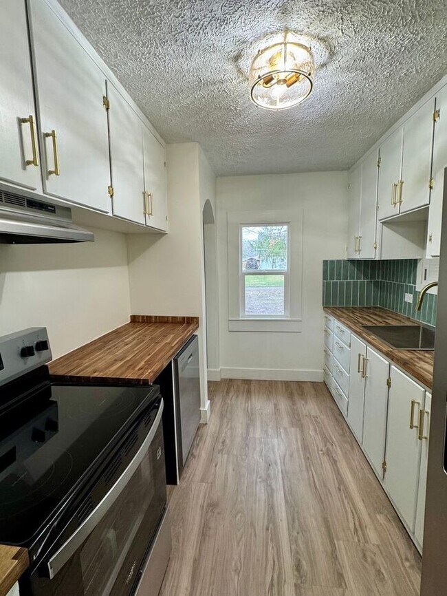 Building Photo - Updated 2 bedroom Niles Home