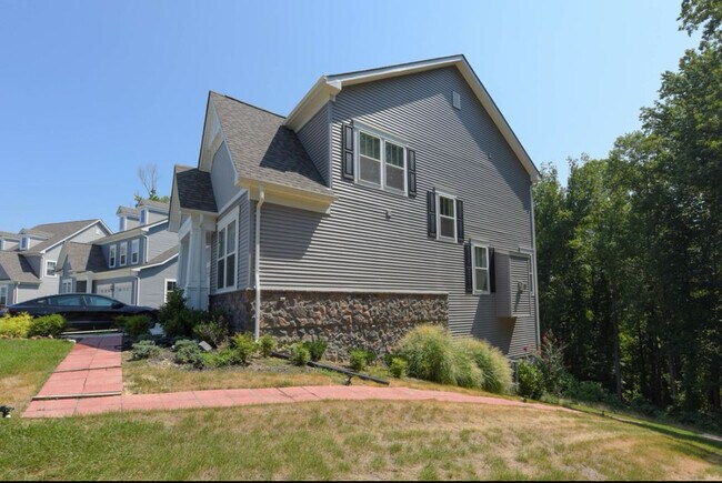 Building Photo - 2322 Duncan Ln