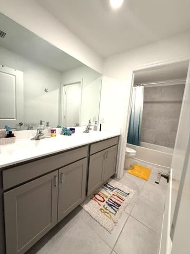 Building Photo - 1880 Grantham Ct