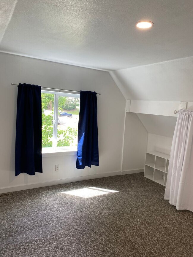 Building Photo - Newly Remodeled Single Family Home in Reardan, WA! Available Now!