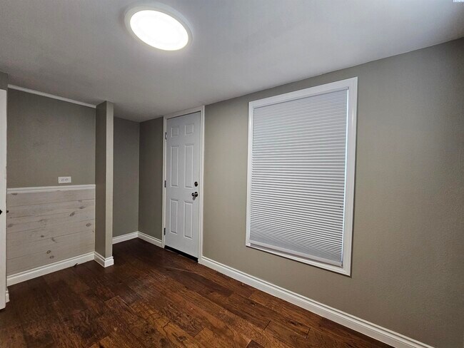 Building Photo - Charming Central Richland Rambler