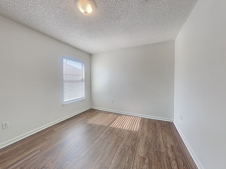 Building Photo - 624 Fallen Timbers Dr