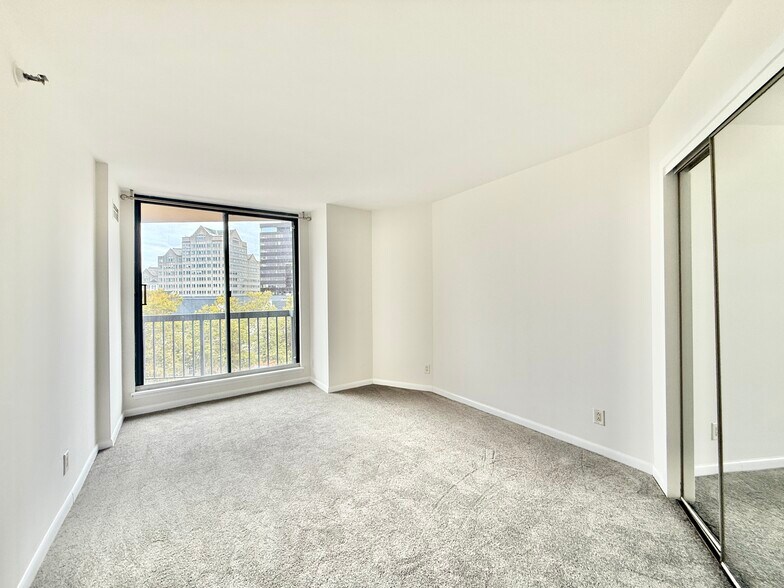 Building Photo - 25 Forest St