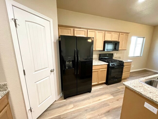 Building Photo - Beautiful 4 Bedroom Home in Kingman Crossing Community.
