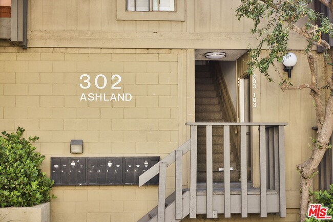 Building Photo - 302 Ashland Ave