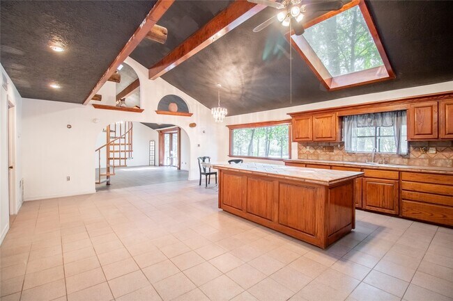 Building Photo - 27607 Decker Woods Dr