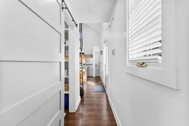 Building Photo - 192 Breakspear Ln