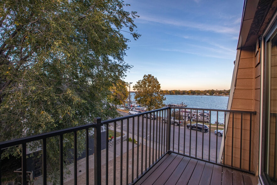 Building Photo - Excelsior Shores