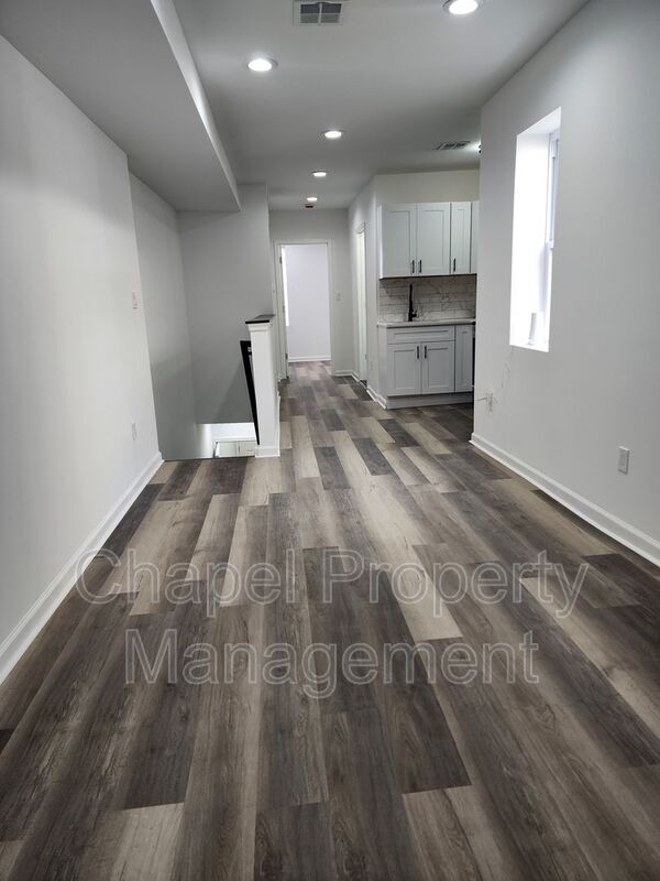 Building Photo - 5012 W Stiles St