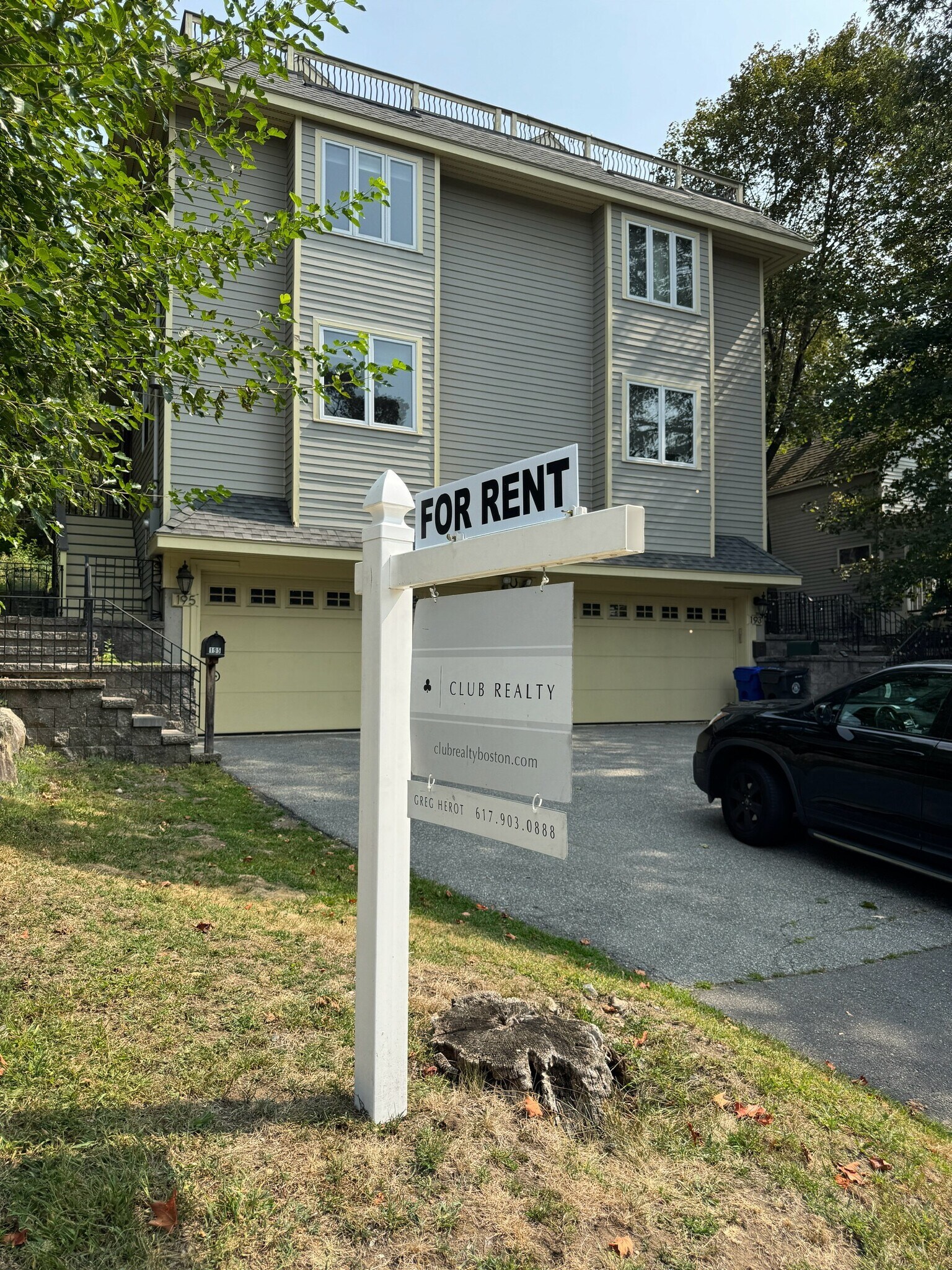 Building Photo - 195 Forest St