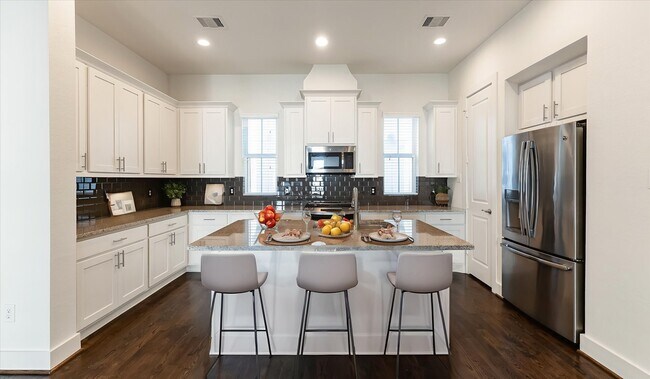 Building Photo - 2730 Freund St