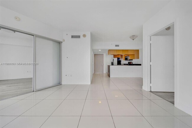 Building Photo - 1750 N Bayshore Dr