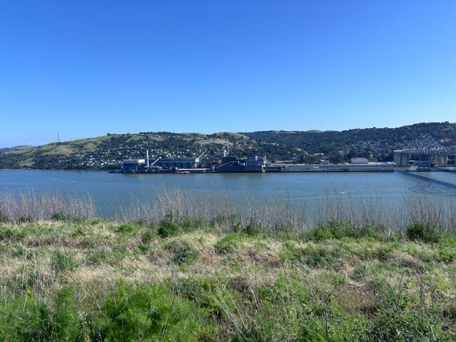 Building Photo - $1900.00-Remodeled 2 Bed 2 Bath, Condo in Glen Cove,(Vallejo) - Downstairs Unit
